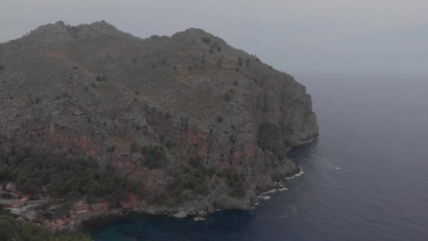 Port de Sa Calobra - hermosa carretera costera y paisaje Mallorca, España — Vídeo de stock