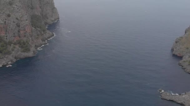 Port de Sa Calobra - bela estrada costeira e paisagem Maiorca, Espanha — Vídeo de Stock