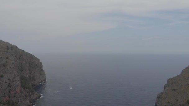 Port de Sa Calobra - hermosa carretera costera y paisaje Mallorca, España — Vídeos de Stock