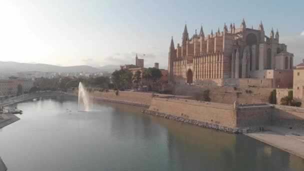 BARCELONE, ESPAGNE - 22 AOÛT 2018 : Paysage urbain aérien de Palma de Majorque avec cathédrale, Îles Baléares, Espagne — Video