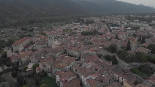 Бесалу средневековая деревня в провинции Жирона в Испании — стоковое видео