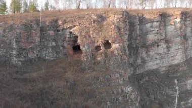 Idrisovskaya mağara. Başkurdistan Cumhuriyeti Rusya. Peter Simon Pallas malzemelerinde bahsetti. Salavat Yulaev gizleme.