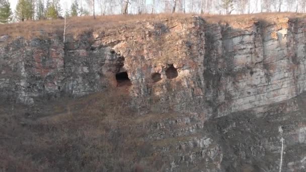 Cueva Idrisovskaya. República de Bashkortostán Rusia. mencionado en los materiales de Pedro Simón Palas. escondiendo a Salavat Yulaev . — Vídeo de stock