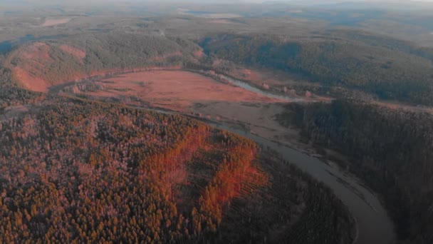 República de Bashkortostán, ríos, otoño cueva de Idrisovskaya. tonificación de color moderno — Vídeos de Stock