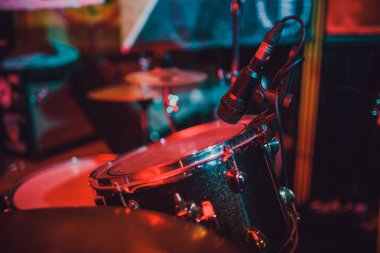 Spot renk sahnede bateri seti.