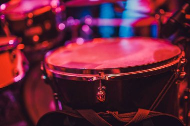 Spot renk sahnede bateri seti.