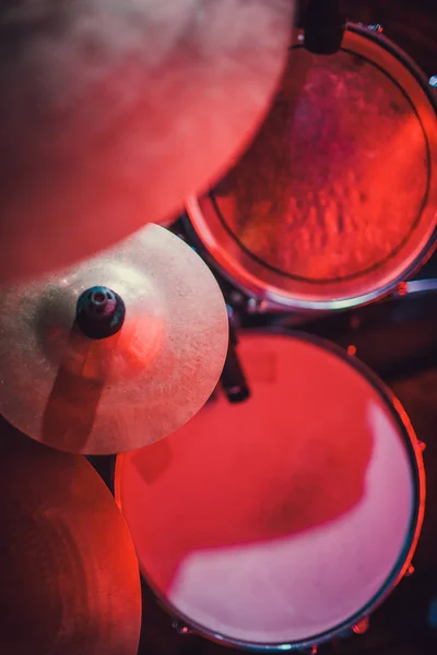 Drum kit on stage in the spotlight color. — Stock Photo, Image