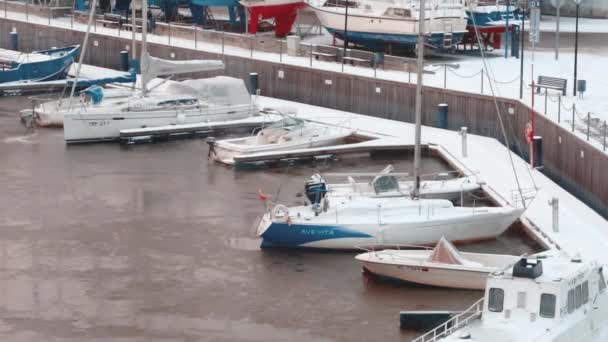 KLAIPEDA, LITHUANIA 12 มกราคม ค.ศ. 2018 ท่าเรือใน Klipeda ลิธัวเนีย ฤดูหนาว — วีดีโอสต็อก