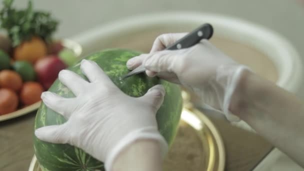 Obstschnitzereien, Dekorationen aus Früchten, geschnitzt — Stockvideo