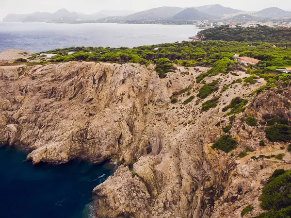 Vuurtoren op Cape Formentor in de kust van North Mallorca, Spanje. Artistieke zonsopgang en schemering landascape — Stockfoto