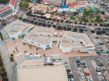 Helikopter havadan görünümü Sants-Montjuic yerleşim bölgesi. Barcelona