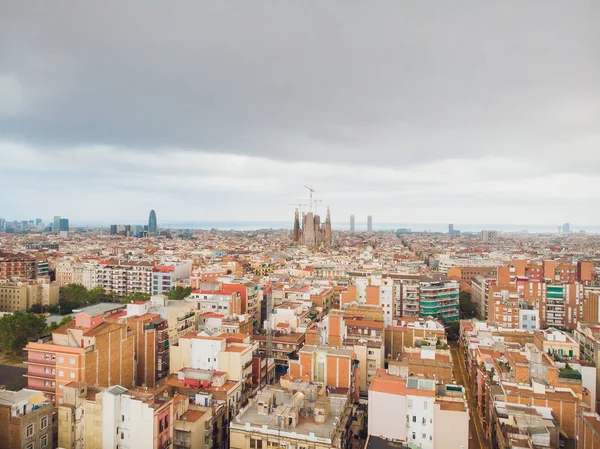 Flygfoto Sants-Montjuic bostadsområde från helikopter. Barcelona — Stockfoto