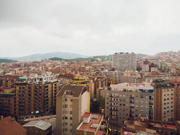 Vista aérea del barrio residencial de Sants-Montjuic desde helicóptero. Barcelona —  Fotos de Stock