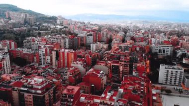 Helikopter havadan görünümü Sants-Montjuic yerleşim bölgesi. Barcelona
