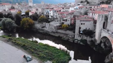 BESALU Ortaçağ köydür İspanya Girona ili
