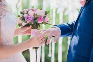 Güzel düğün buket gelinler elinde. Ortanca, eustoma, gelinler buket gül.