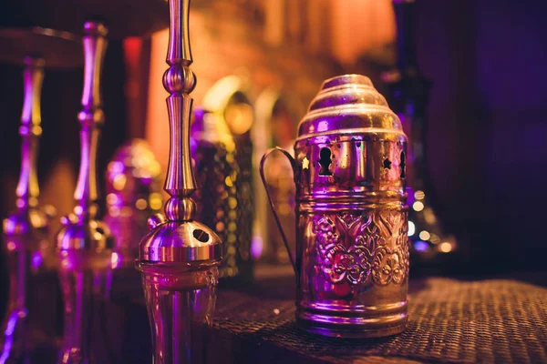 Kase nargile. Siyah lüks nargile. Nargile detay.