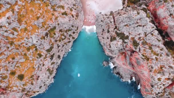 Bağlantı noktası de Sa Calobra - güzel sahil yolu ve peyzaj Mallorca, İspanya — Stok video