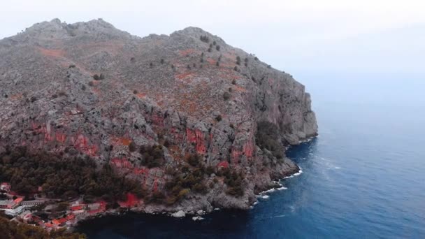 ポート de Sa Calobra - 美しい海岸沿い道路、マヨルカ、スペインの風景 — ストック動画