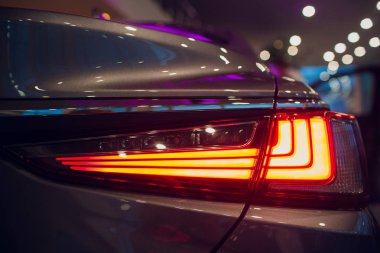 Arka stop ışık ile modern araba led.