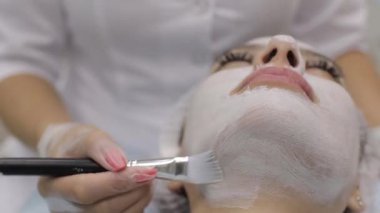 Akne siyah nokta çıkarıcı. Kadın yüzü, Güzellik Kliniği.