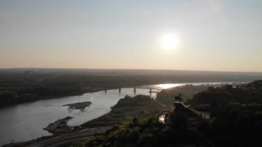 Ufa, Rusya Federasyonu - 1 Ağustos 2018: anıt Salavat Yulayev, Ufa, Başkurdistan, Rusya günbatımı, kuş bakışı manzaralar