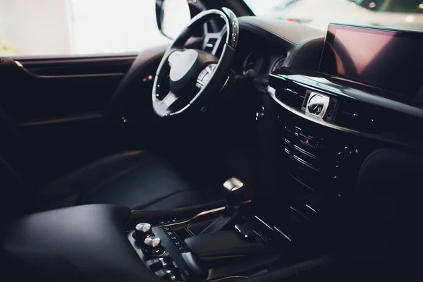 Lederen bekleding binnen het moderne interieur van de auto. — Stockfoto