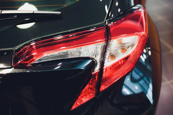 Heck Auto im Detail Hintergrundbeleuchtung Rücklicht Lampe. — Stockfoto