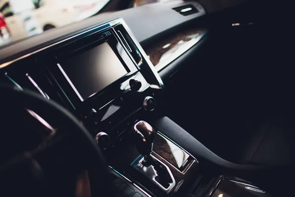 Nivel de transmisión automática con doble embrague. interior moderno . — Foto de Stock