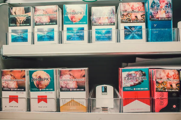 Ufa, Rússia, 5 de julho de 2018: Empresa de embalagens de cigarros Parlamento . — Fotografia de Stock