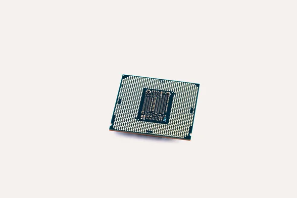 白い背景に分離されたコンピューター工学マイクロプロセッサ プロセッサ. — ストック写真