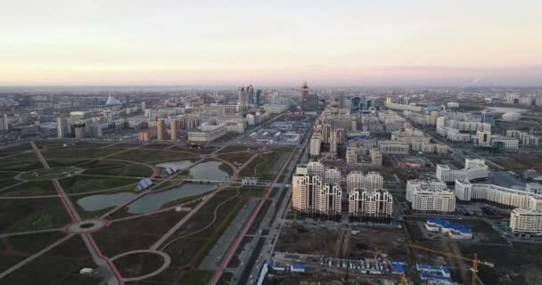 Paisaje urbano aéreo Vista panorámica de la ciudad de Almaty, Kazajistán . — Vídeos de Stock