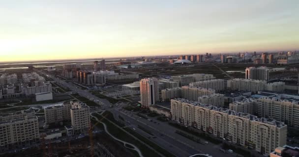 Paisaje urbano aéreo Vista panorámica de la ciudad de Almaty, Kazajistán . — Vídeos de Stock