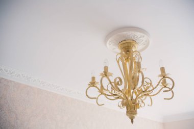 ampuller dışında yapılan modern avize.