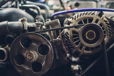 Araba açık oto tamircisi mahallede ile.