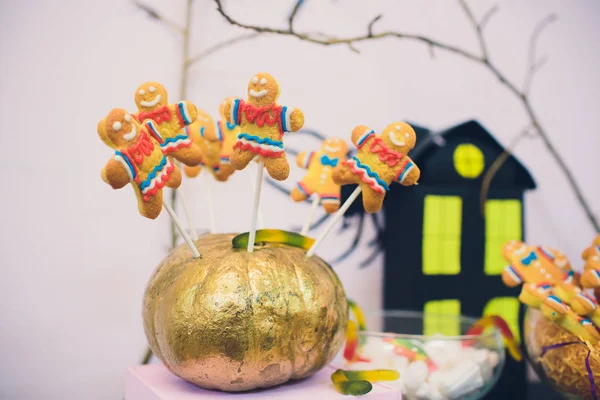 Weihnachten Dessert hausgemachte Lebkuchen süßen Mann Plätzchen. — Stockfoto