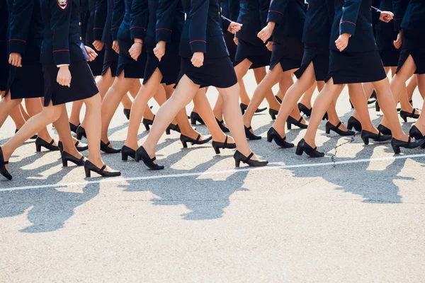 De politie marcheren. benen. schoenen in lijn — Stockfoto
