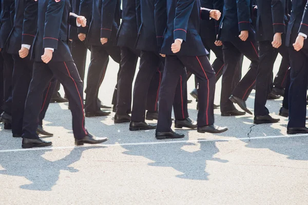 The police are marching. legs. shoes in line — Stock Photo, Image