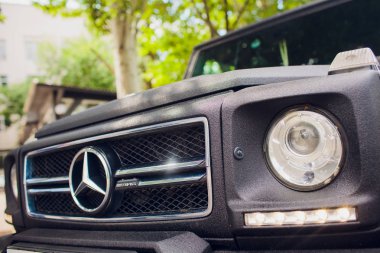 Ufa, Rusya - 10 Ekim 2018: Mercedes Benz yıldız deneyim. Test sürüşleri ilginç serisi. Mercedes-Benz G-sınıfı. Gelandewagen.