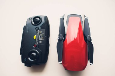 Ufa, Rusya Federasyonu, helikopter salonu, 25 Temmuz, 2018: ile DJI indeks işlem Mavic hava dron kırmızıya yakın çekim