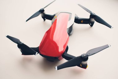 Ufa, Rusya Federasyonu, helikopter salonu, 25 Temmuz, 2018: ile DJI indeks işlem Mavic hava dron kırmızıya yakın çekim