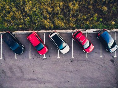 Tam araç otopark yukarıda görüntülemek.