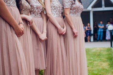 Şanlı nedime Pembe elbiseler