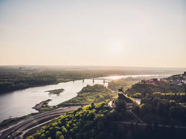 Monumento a Salavat Yulayev, Ufa, Bashkortostán, Rusia puesta del sol, vista de aves —  Fotos de Stock