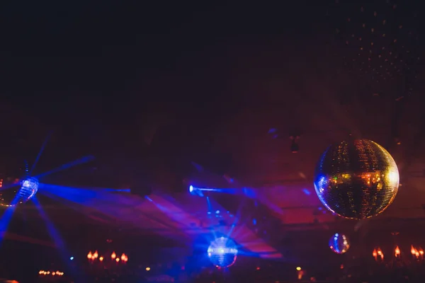 Disco licht show, podium verlichting met laser. — Stockfoto