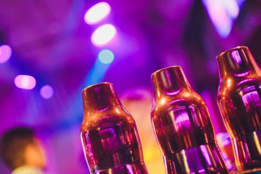 bir gece kulübünde shaker ve bar stok.