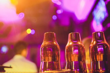 bir gece kulübünde shaker ve bar stok.