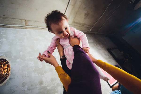 Mother holding her baby boy in hands. Close up. — Stock Photo, Image