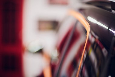 Araba vücut boyama önce zımparalama primer çalışarak kazadan sonra çalışma.