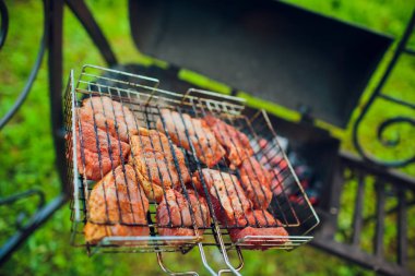 Izgarada domuz pirzolası..